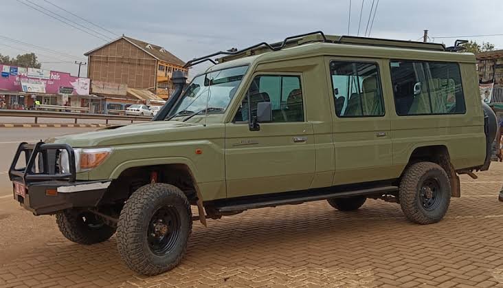 Private safari transport for midrange gorilla trekking in Uganda